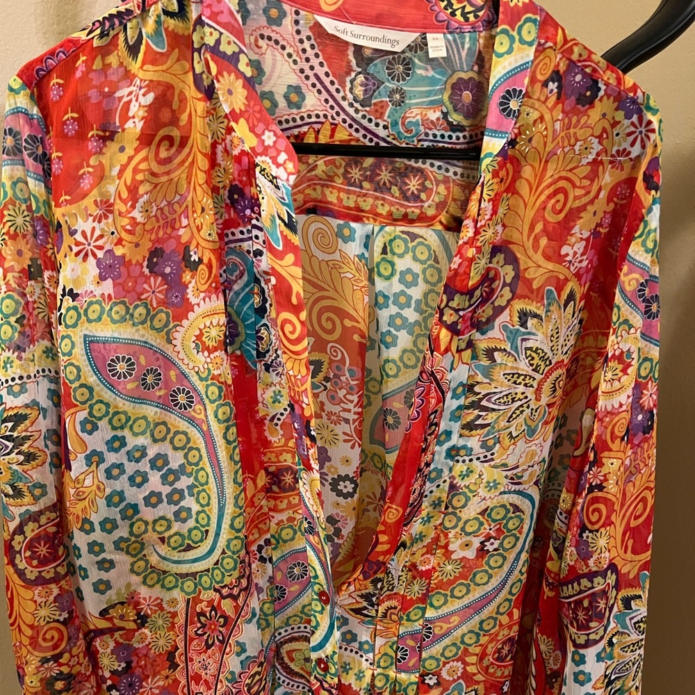 Soft surrounding blouse